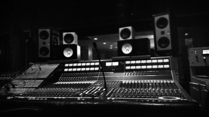 How to Mix Music? A Beginners Guide to Audio Mixing