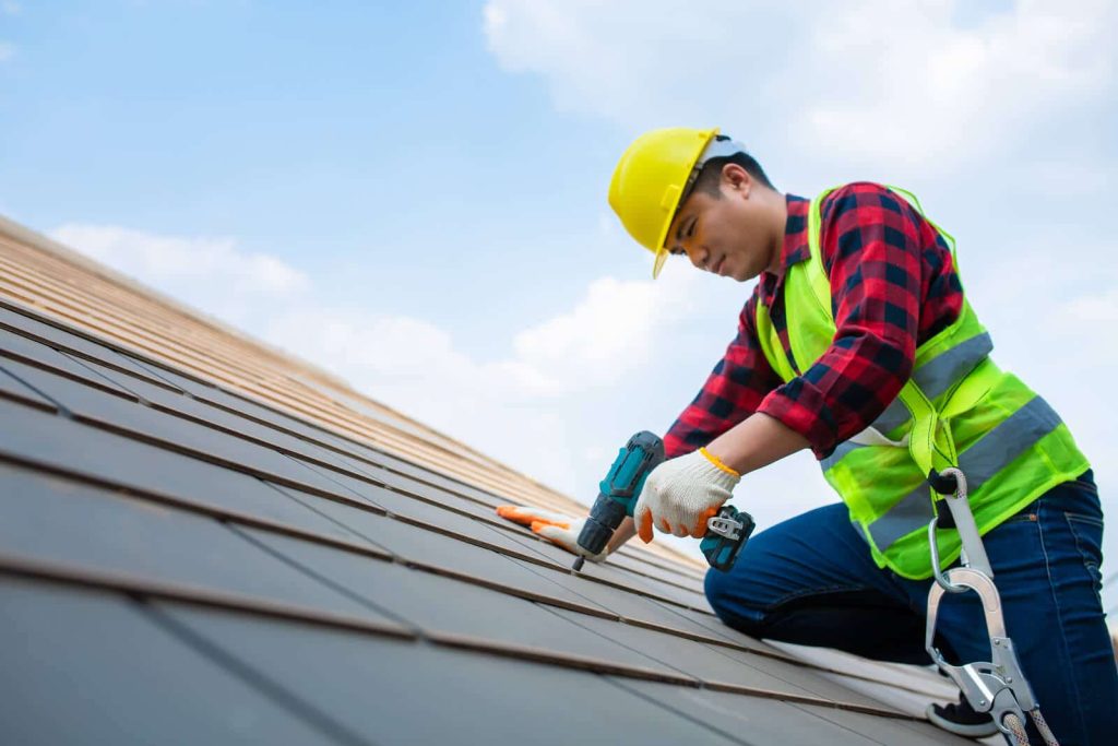 How do roofers protect themselves and comply with OSHA safety requirements?